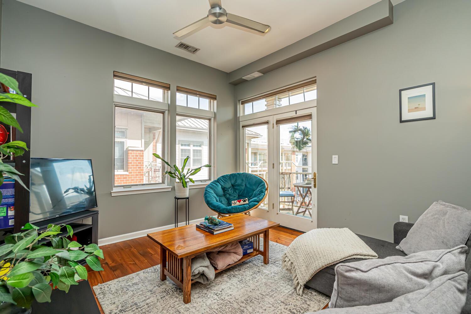 309 HOLLAND LANE 307