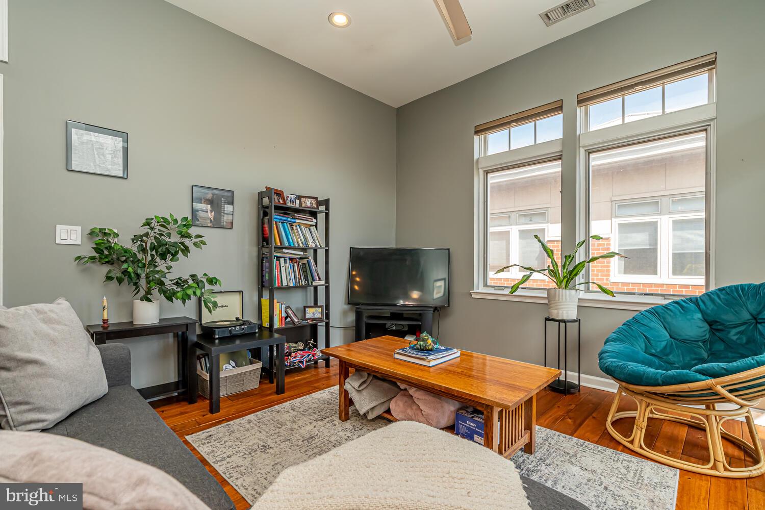 309 HOLLAND LANE 307