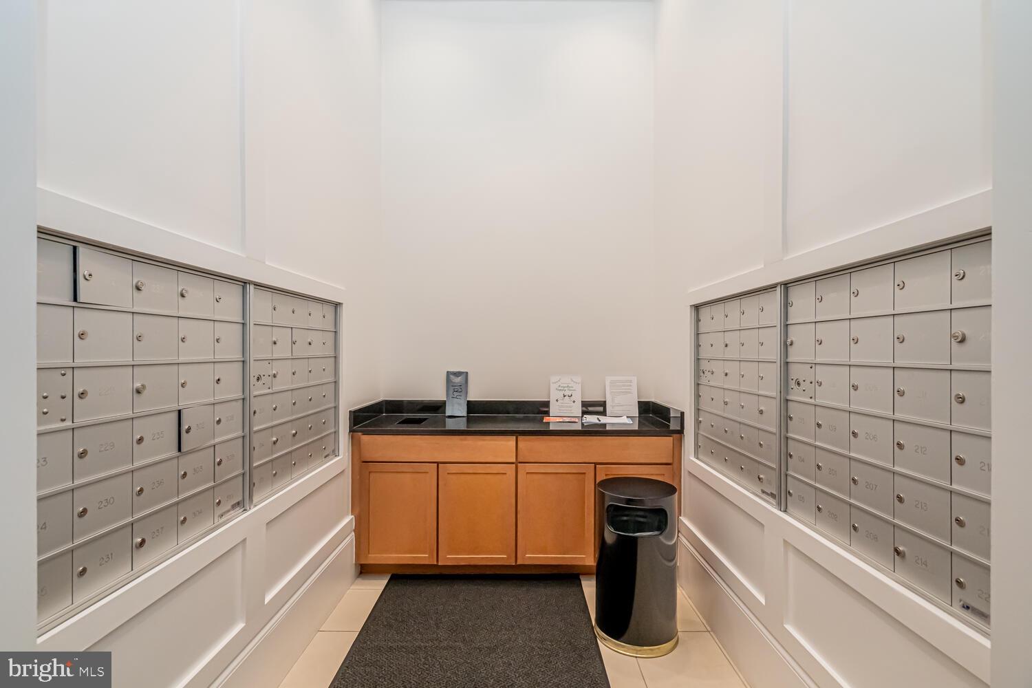 309 HOLLAND LANE 307