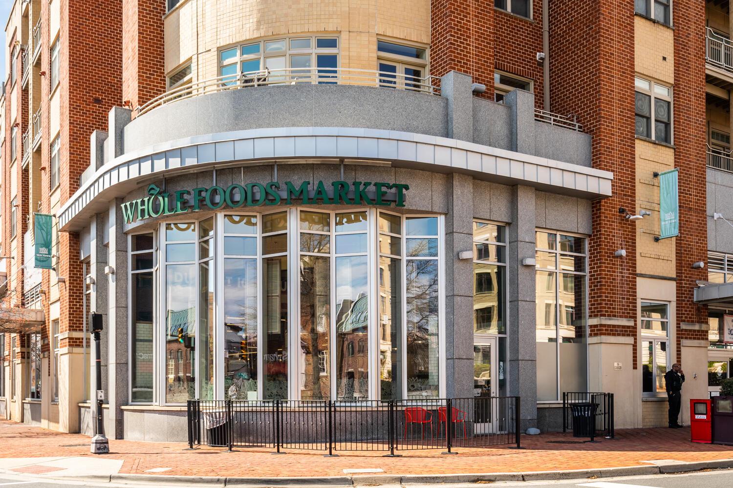 309 HOLLAND LANE 307