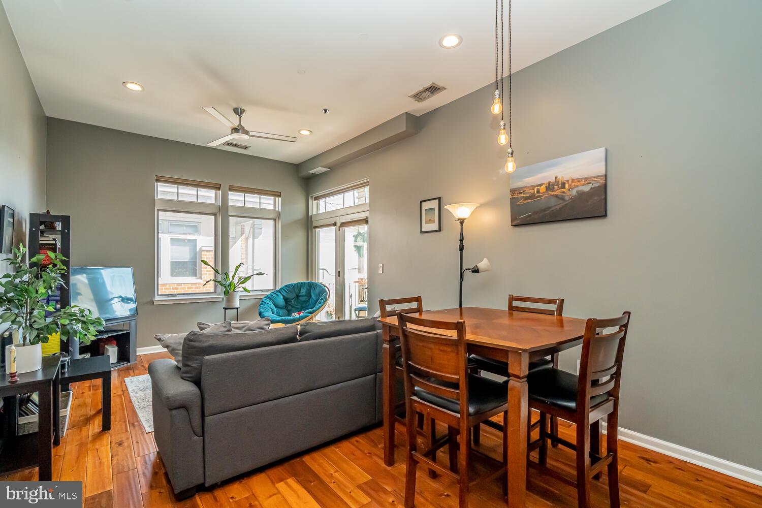 309 HOLLAND LANE 307