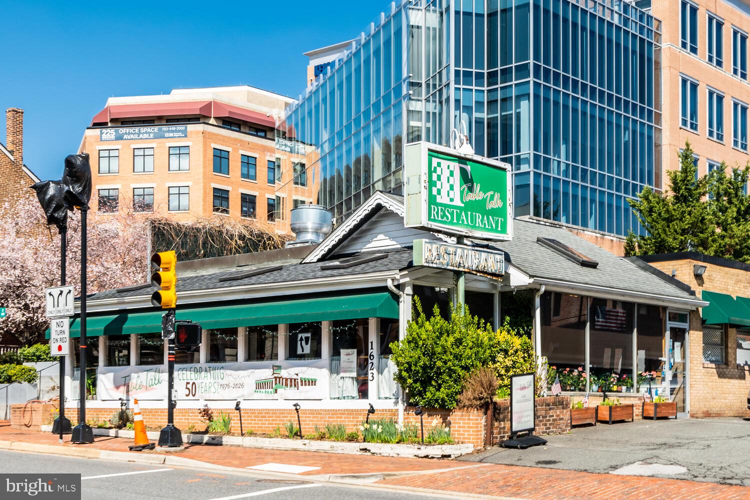 309 HOLLAND LANE 307