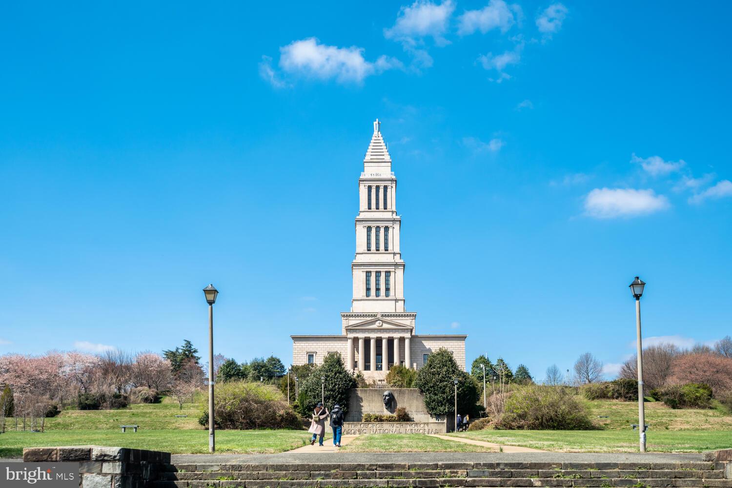 309 HOLLAND LANE 307