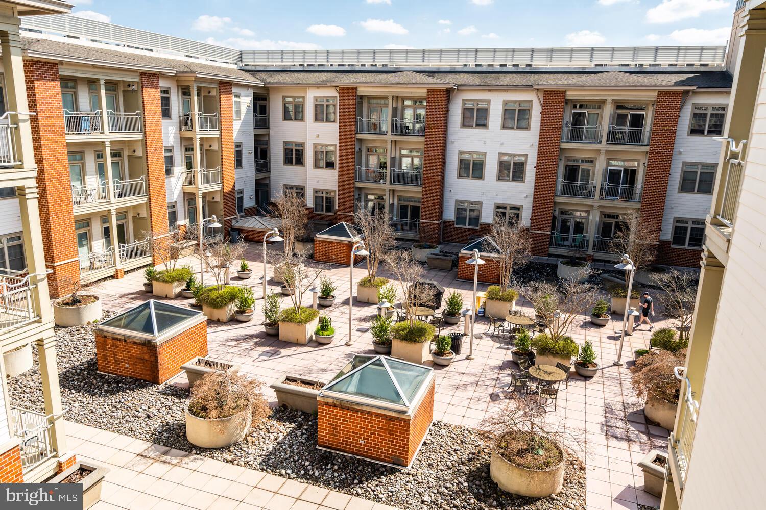 309 HOLLAND LANE 307