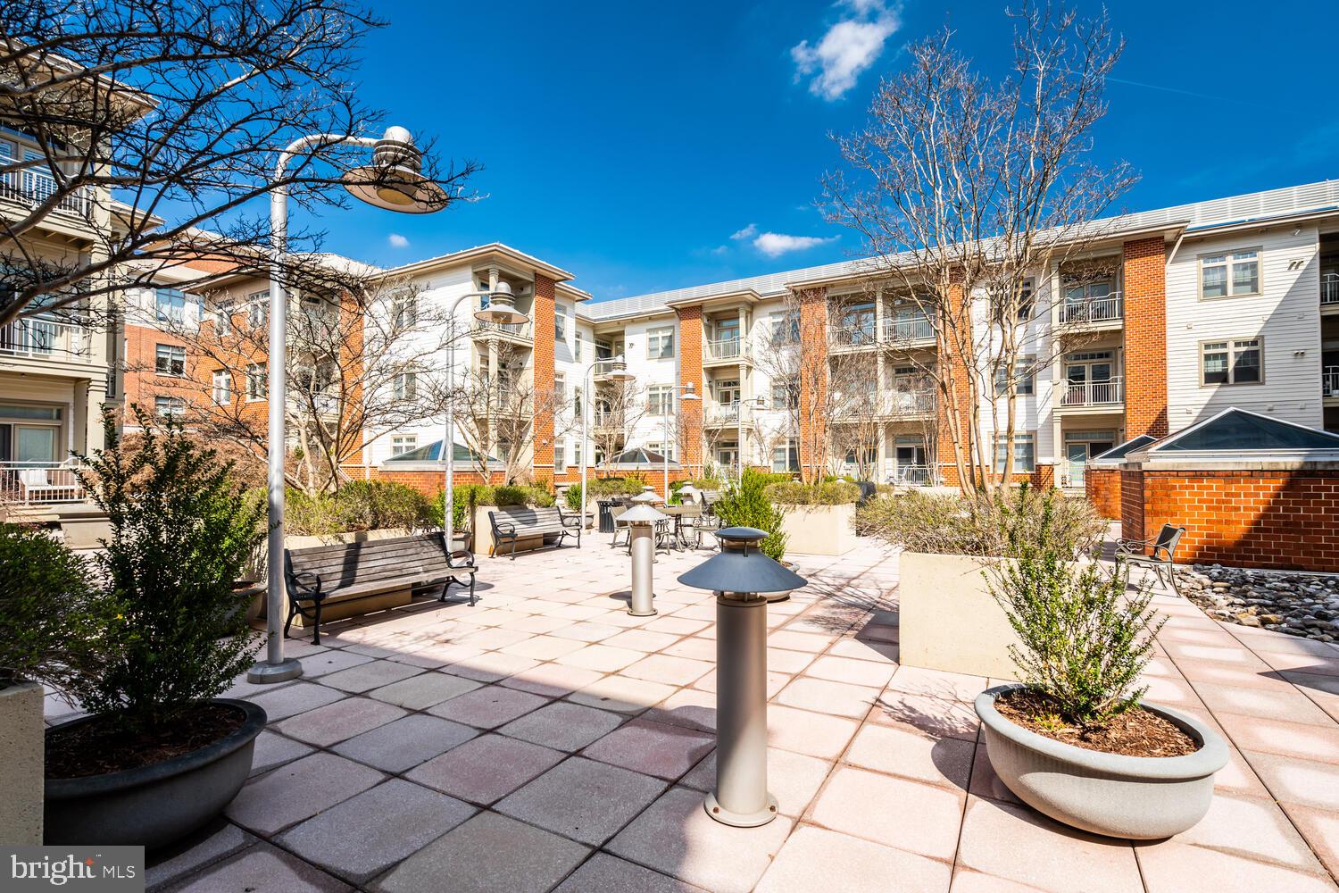 309 HOLLAND LANE 307