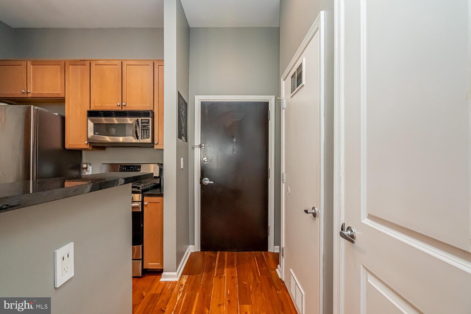 309 HOLLAND LANE 307