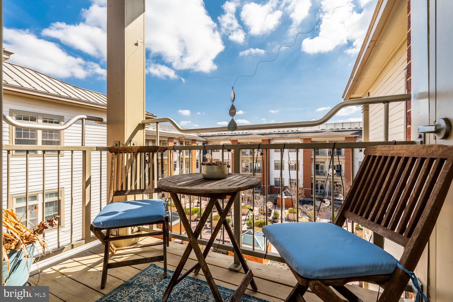 309 HOLLAND LANE 307