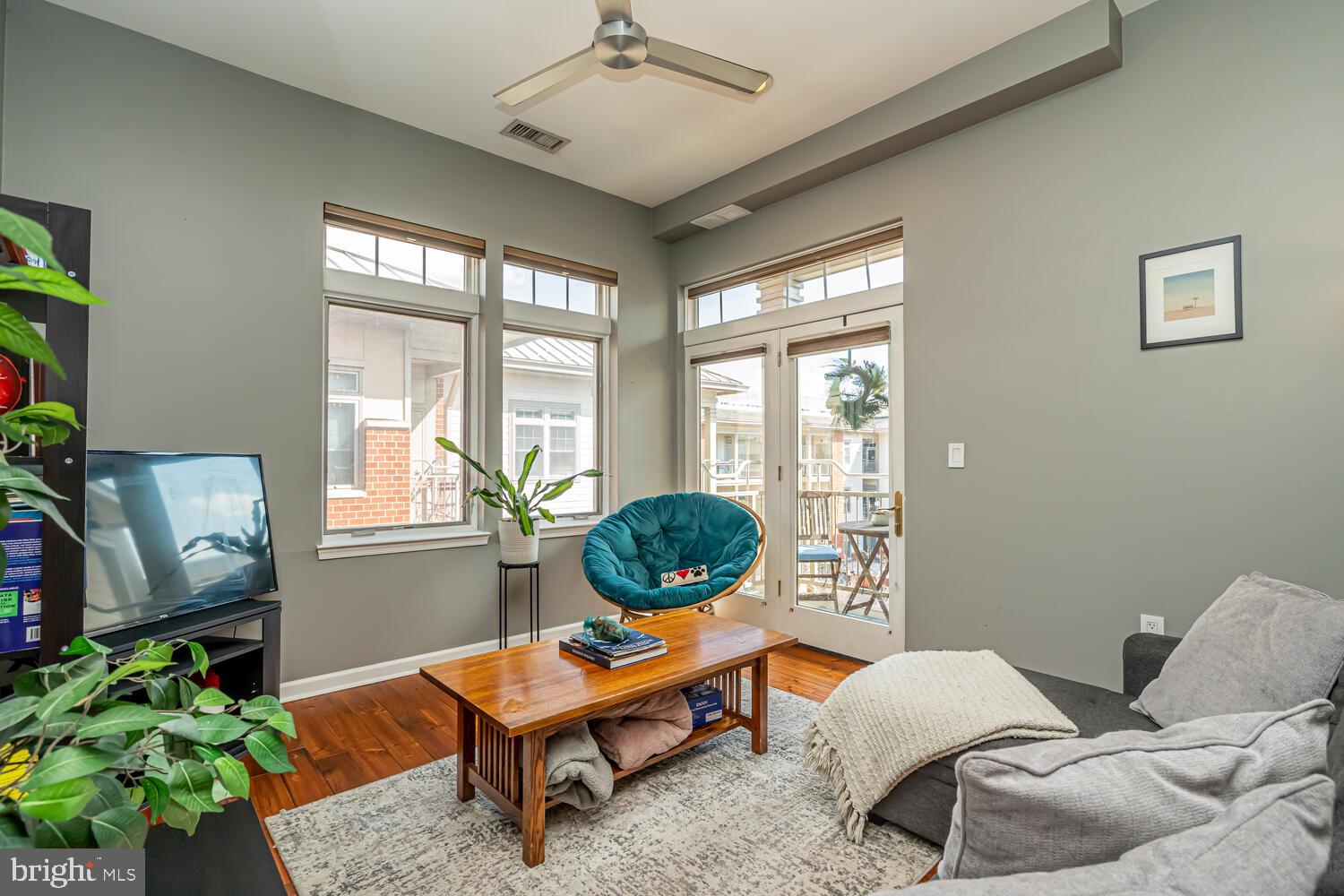 309 HOLLAND LANE 307