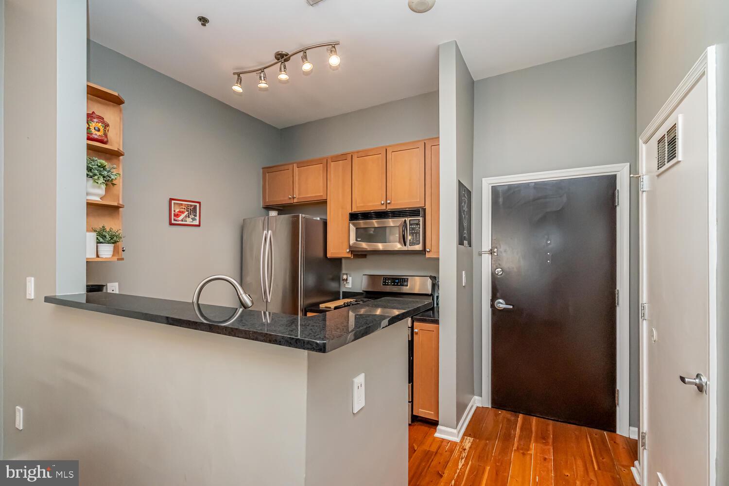 309 HOLLAND LANE 307