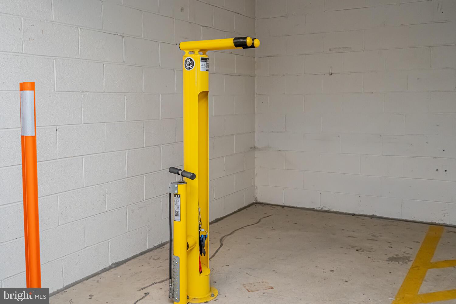 309 HOLLAND LANE 307