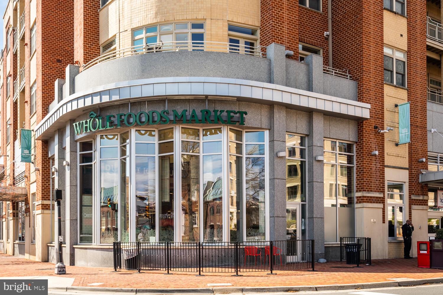 309 HOLLAND LANE 307