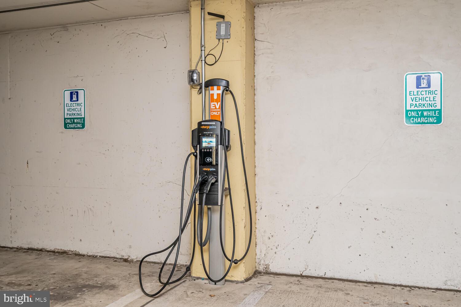 309 HOLLAND LANE 307