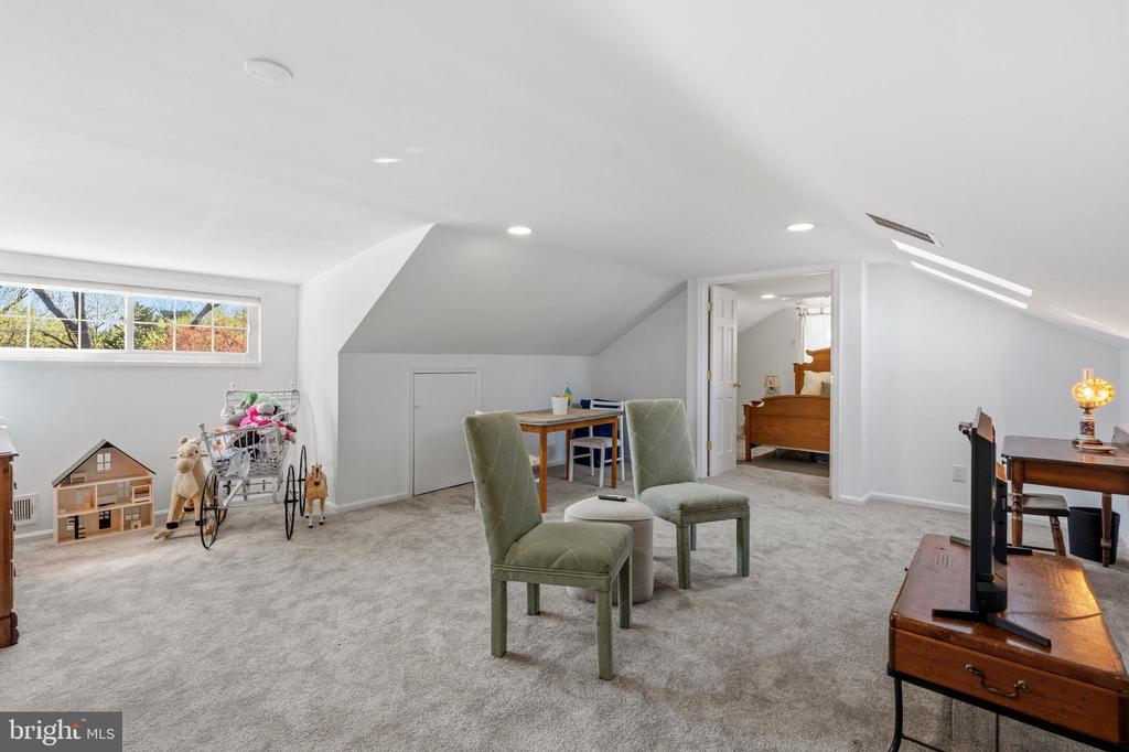 402 SKYHILL ROAD
