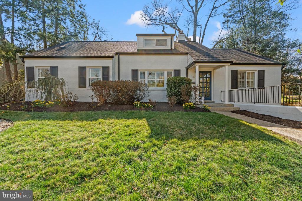 402 SKYHILL ROAD