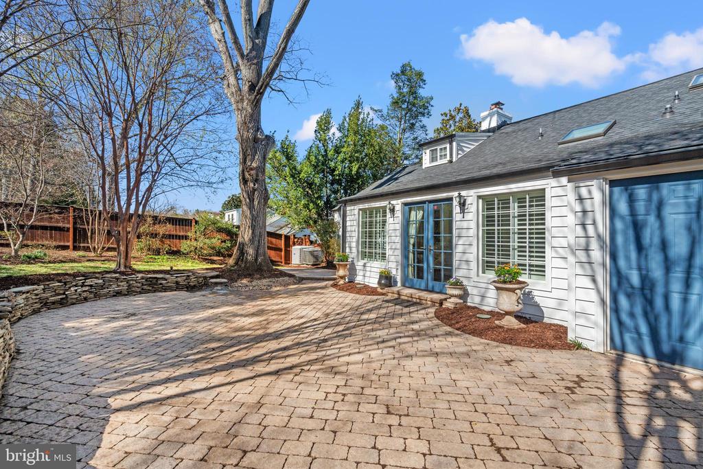 402 SKYHILL ROAD