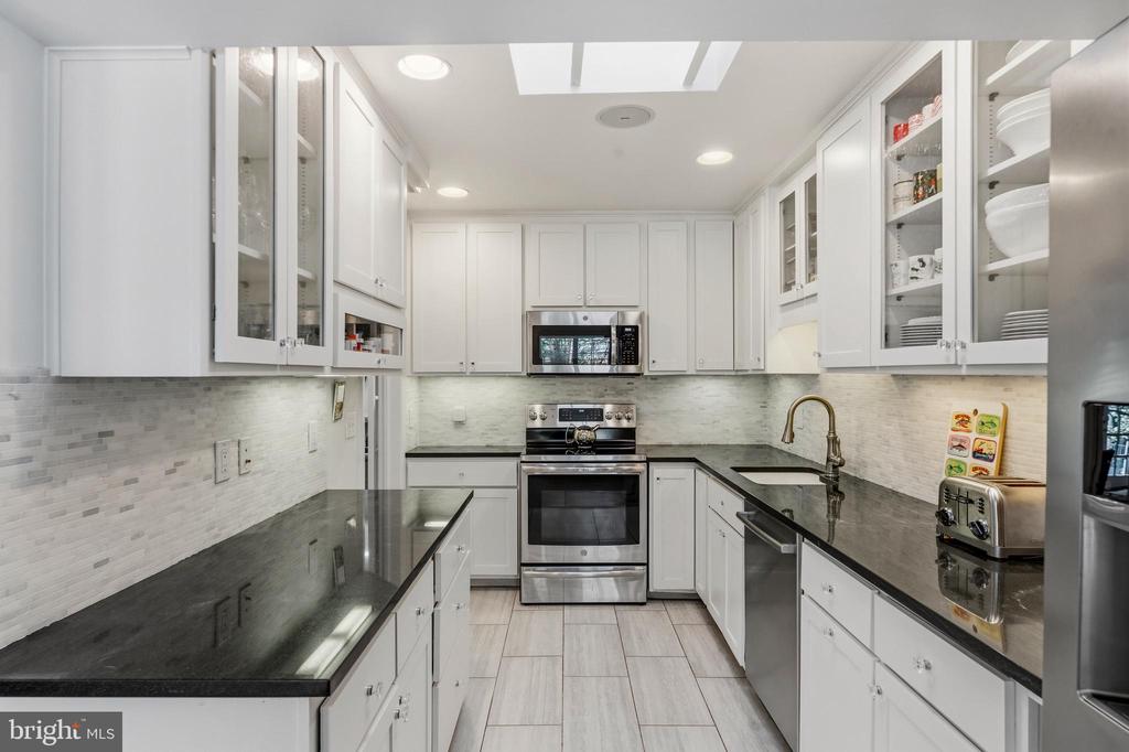 402 SKYHILL ROAD