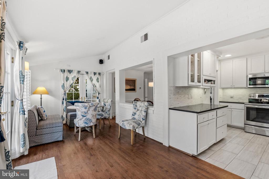 402 SKYHILL ROAD