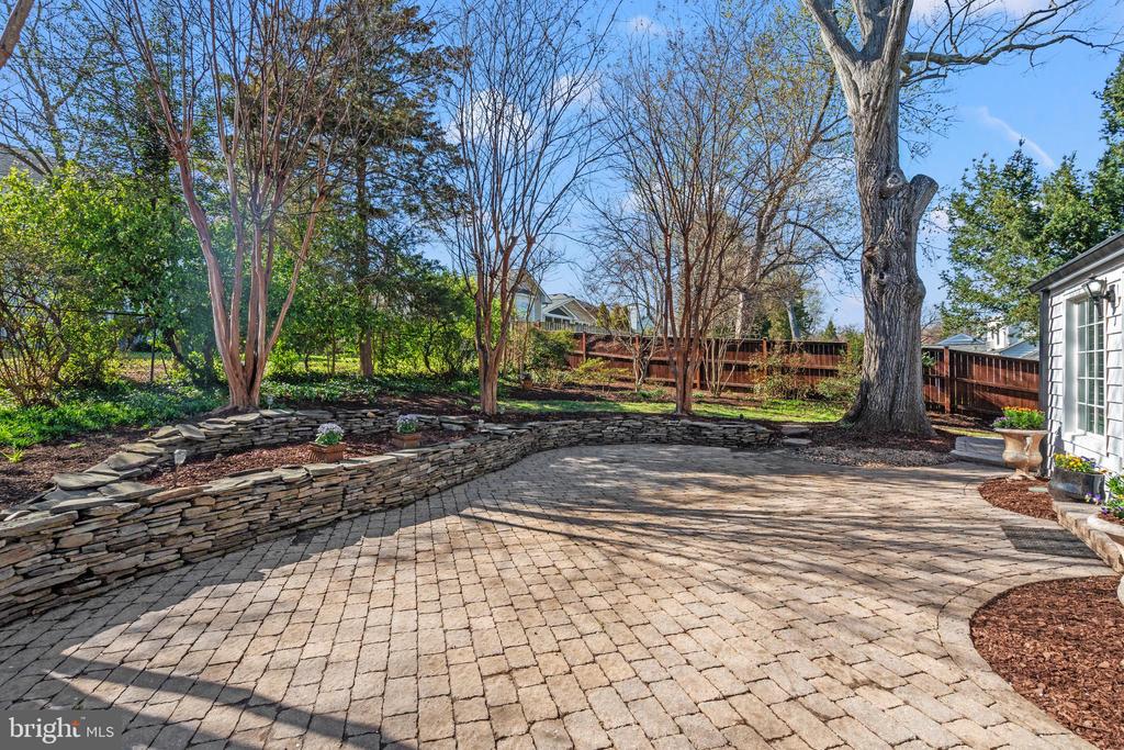 402 SKYHILL ROAD