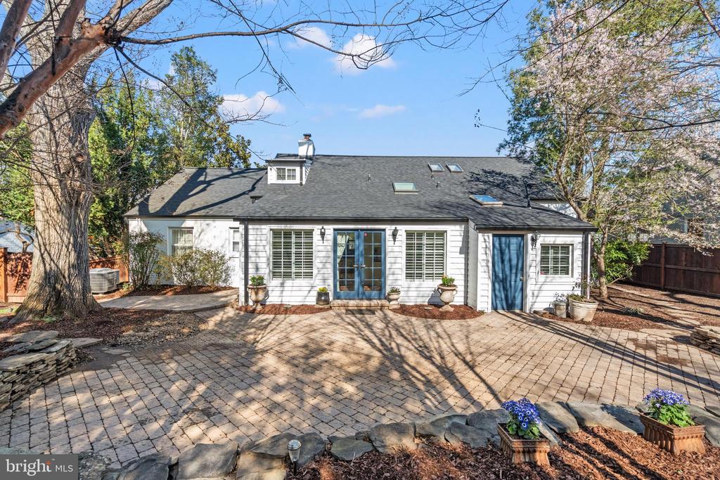 402 SKYHILL ROAD