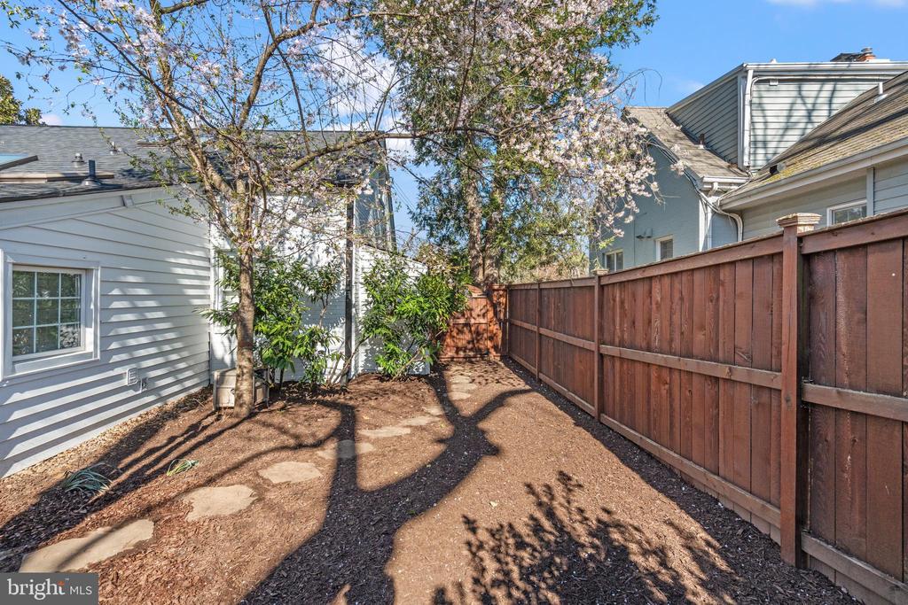 402 SKYHILL ROAD