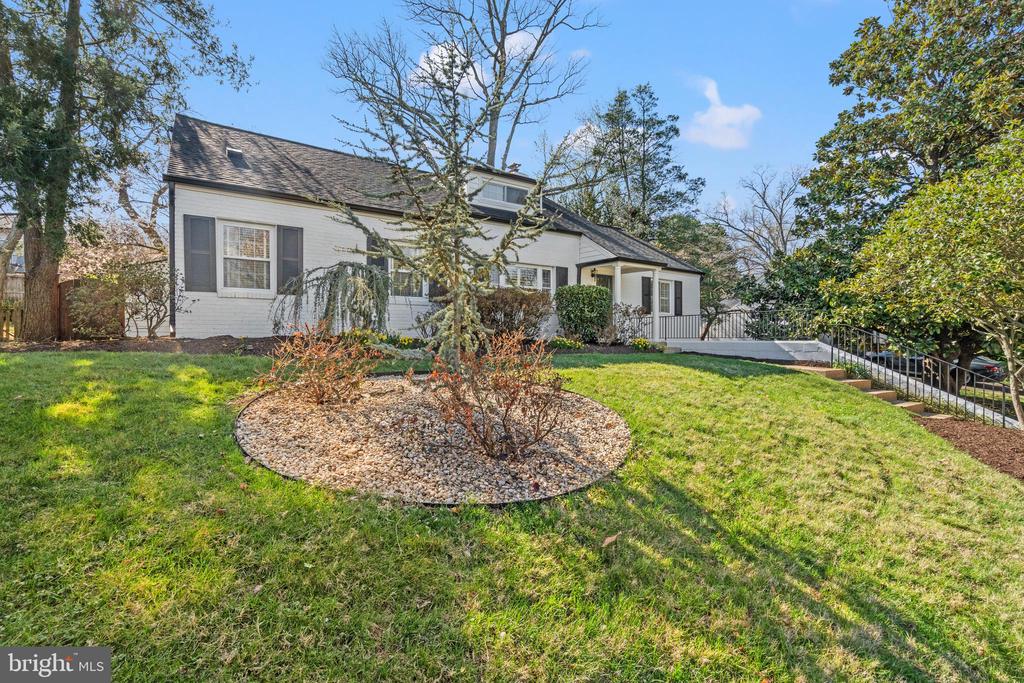 402 SKYHILL ROAD