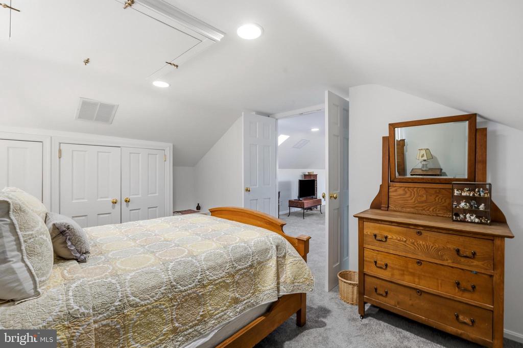 402 SKYHILL ROAD