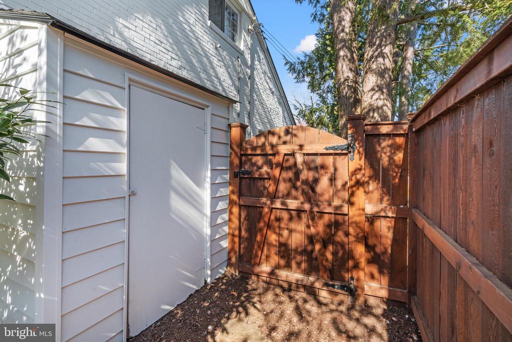 402 SKYHILL ROAD