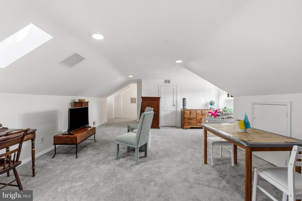 402 SKYHILL ROAD
