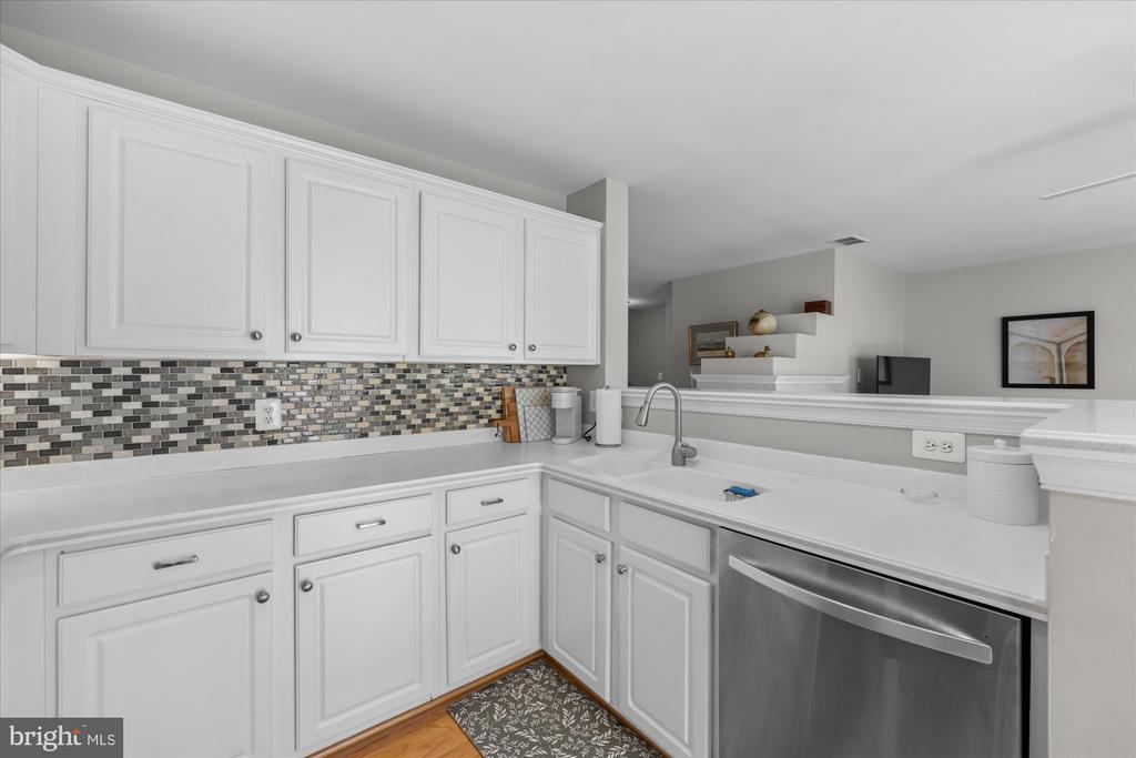 5115 DONOVAN DRIVE