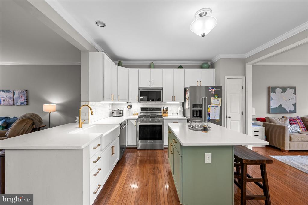 5076 GRIMM DRIVE