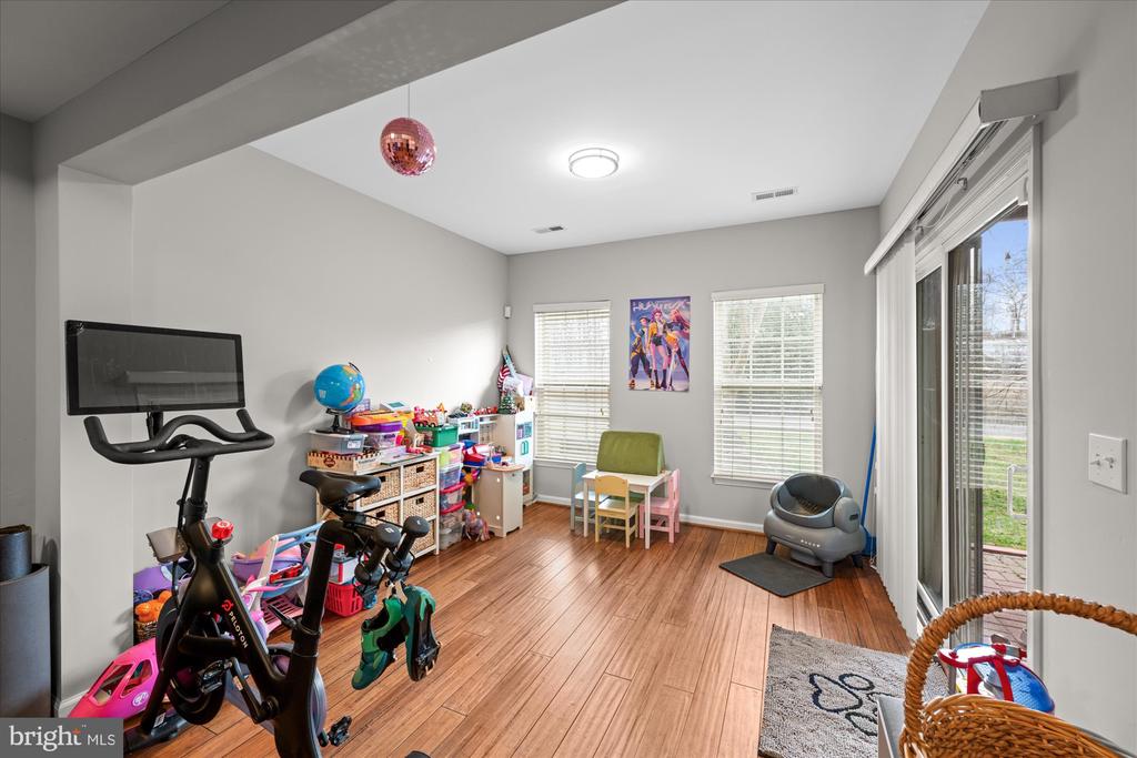 5076 GRIMM DRIVE