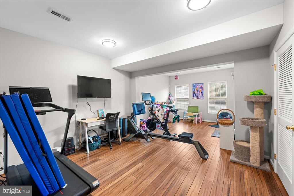 5076 GRIMM DRIVE