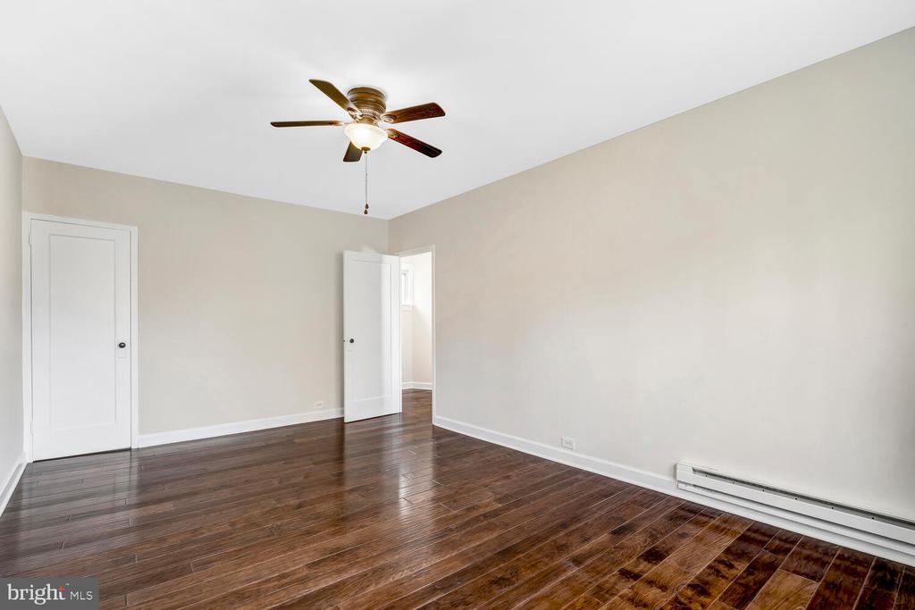 3707 HOLMES LANE