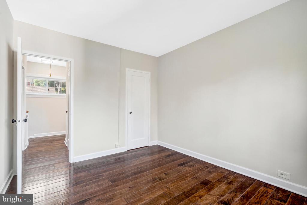 3707 HOLMES LANE