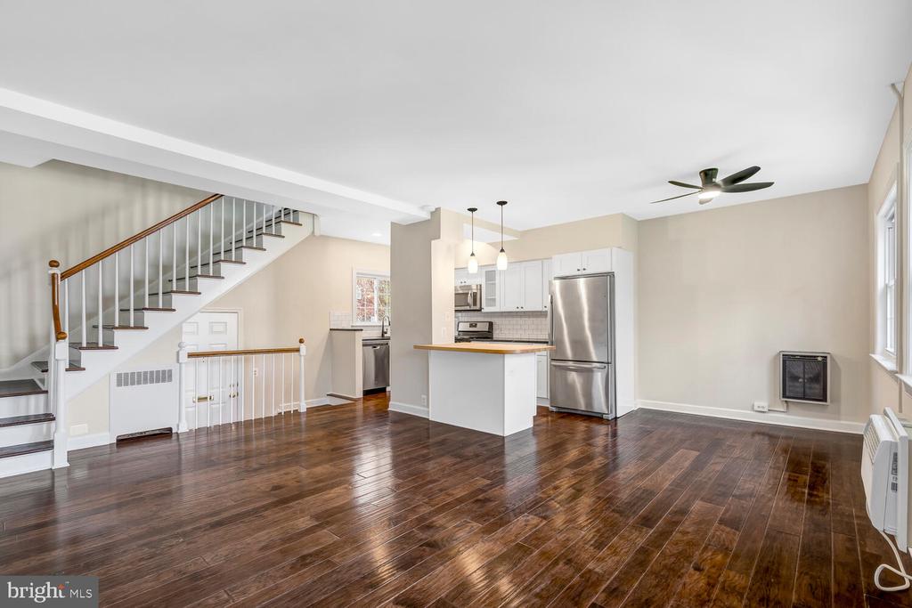3707 HOLMES LANE