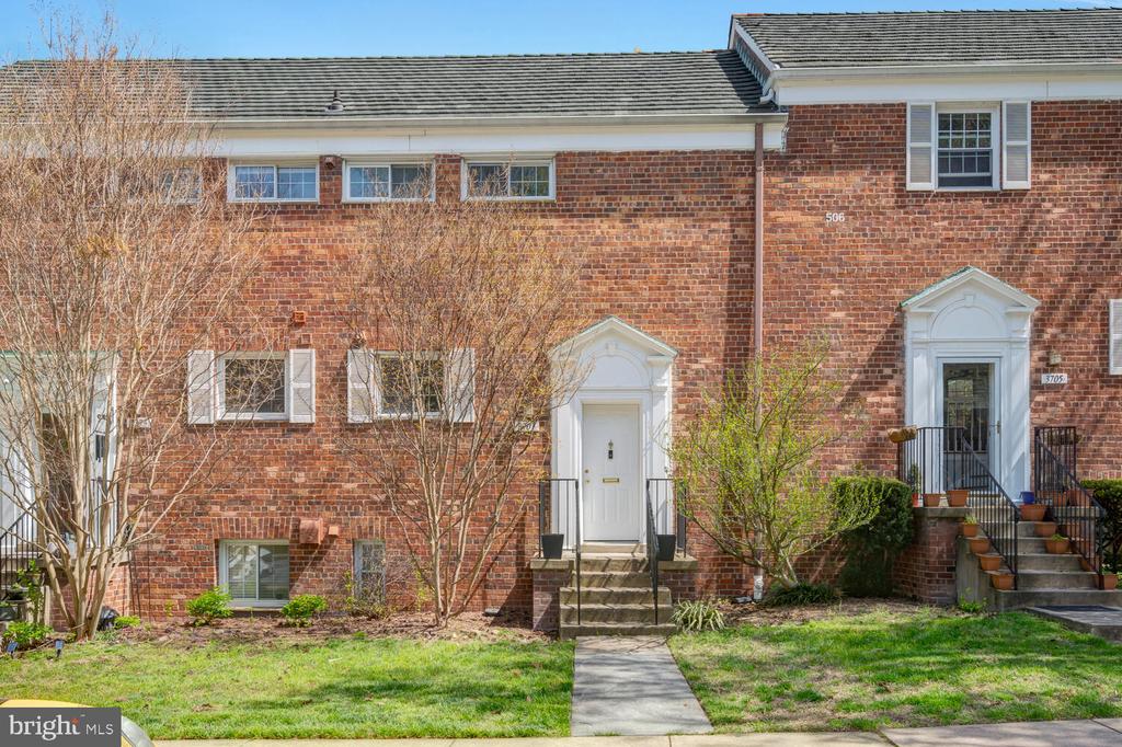 3707 HOLMES LANE