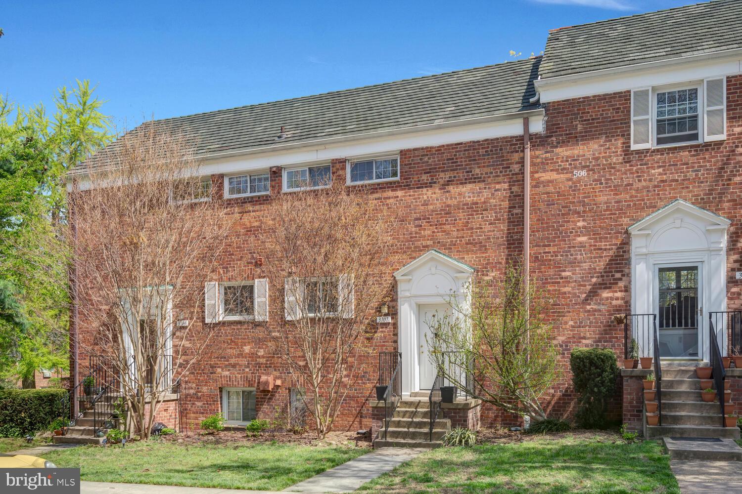 3707 HOLMES LANE