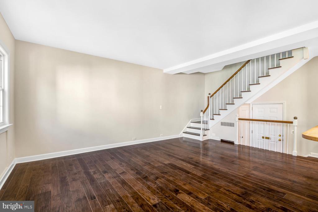 3707 HOLMES LANE