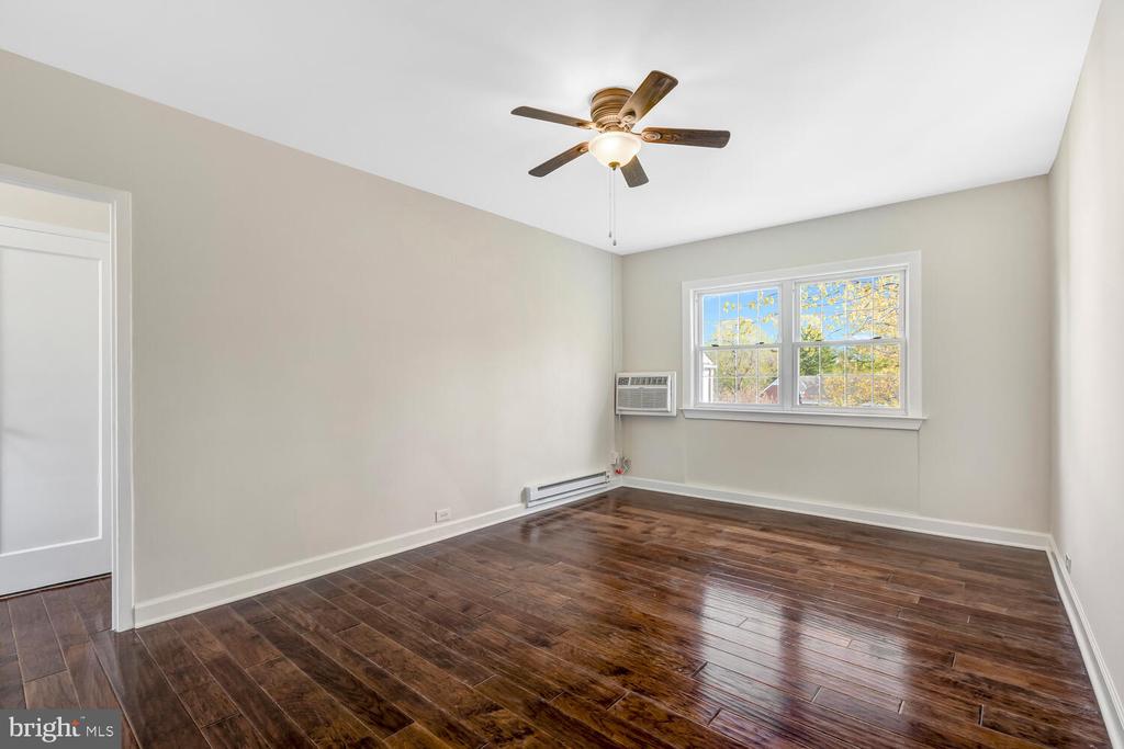 3707 HOLMES LANE
