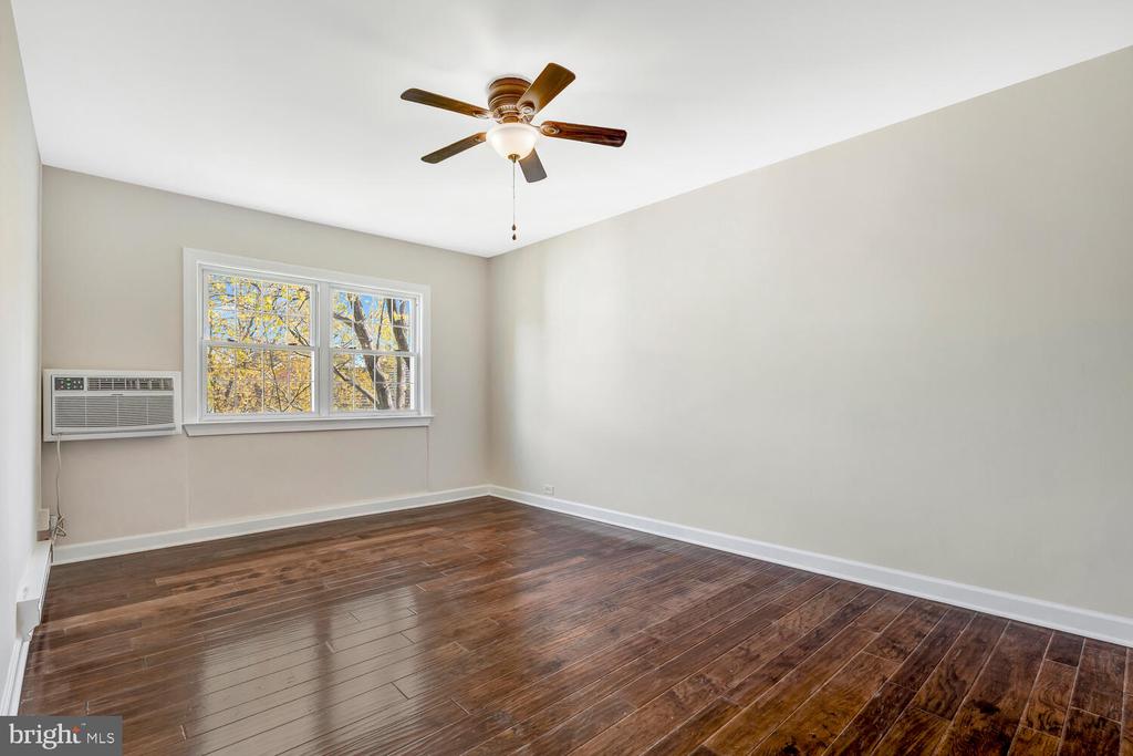 3707 HOLMES LANE