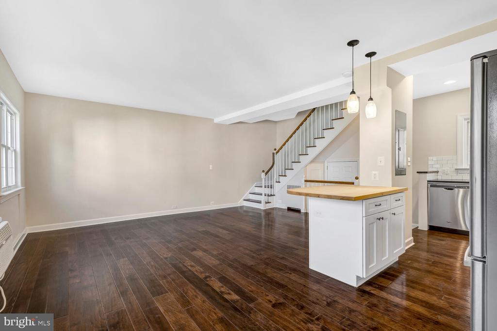 3707 HOLMES LANE