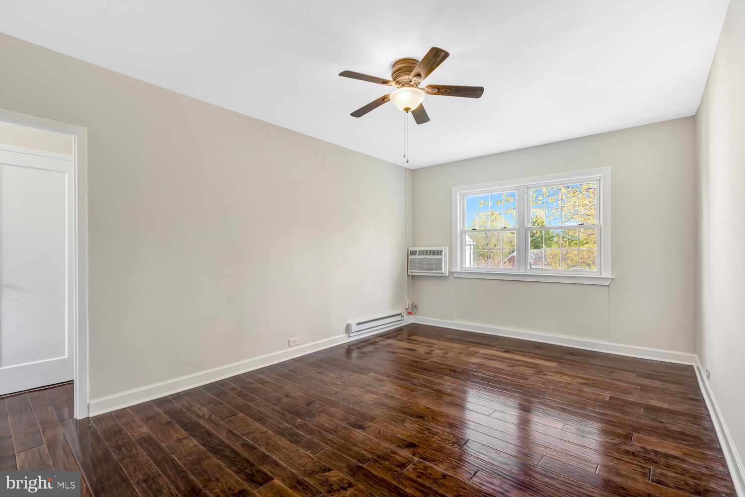 3707 HOLMES LANE
