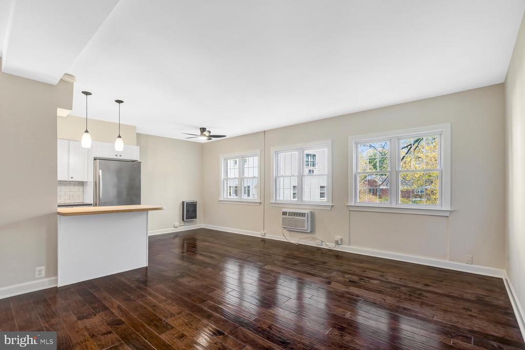 3707 HOLMES LANE