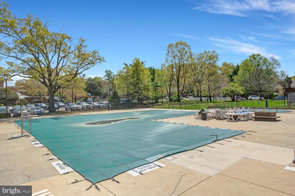 3707 HOLMES LANE