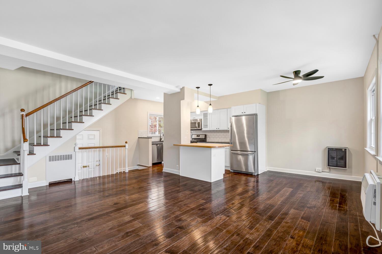 3707 HOLMES LANE