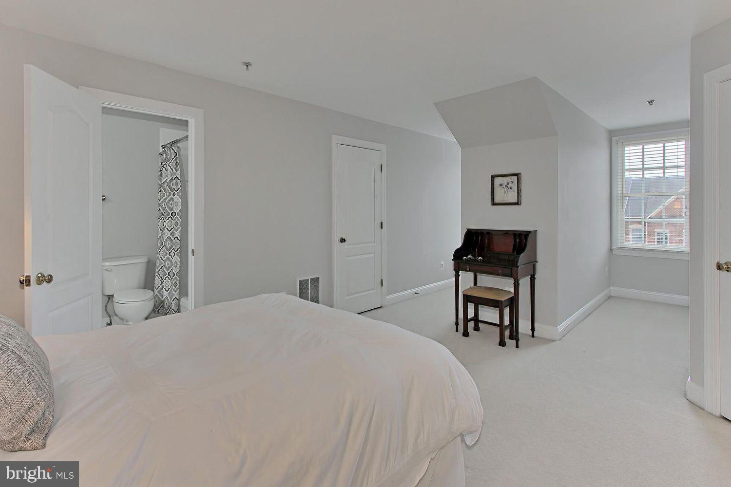 5238 BESSLEY PLACE
