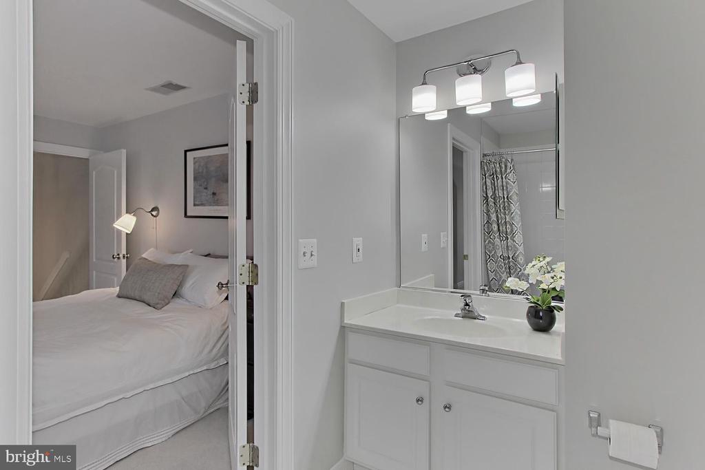 5238 BESSLEY PLACE
