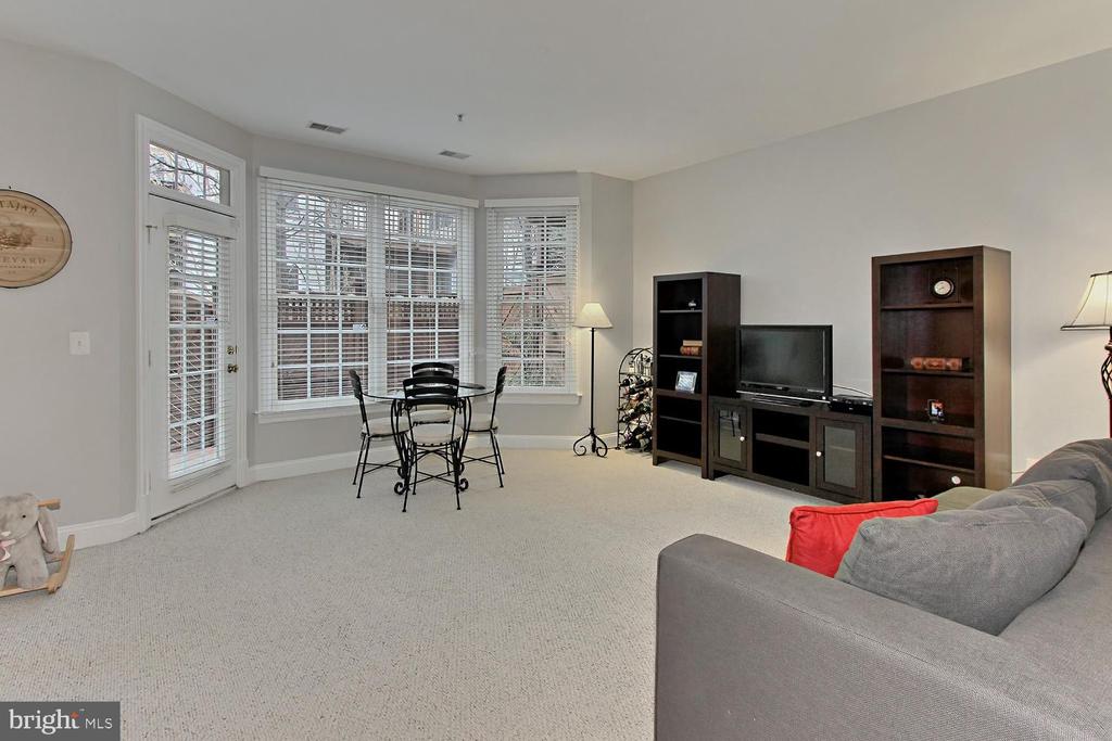 5238 BESSLEY PLACE