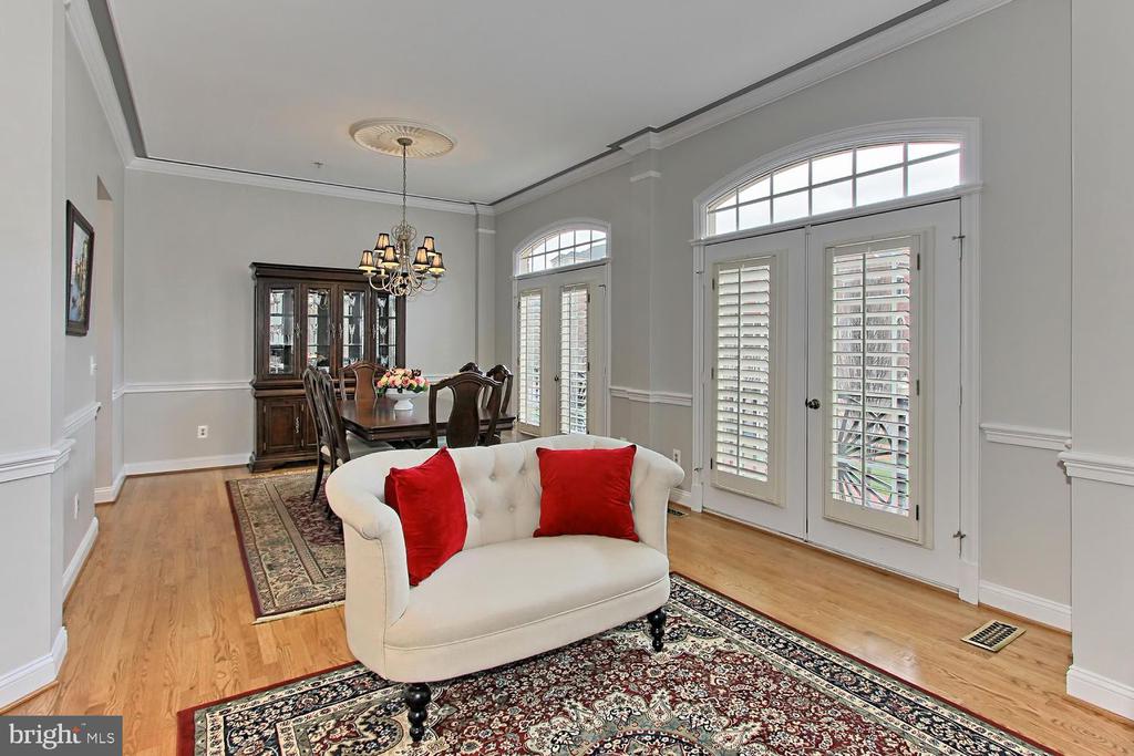 5238 BESSLEY PLACE