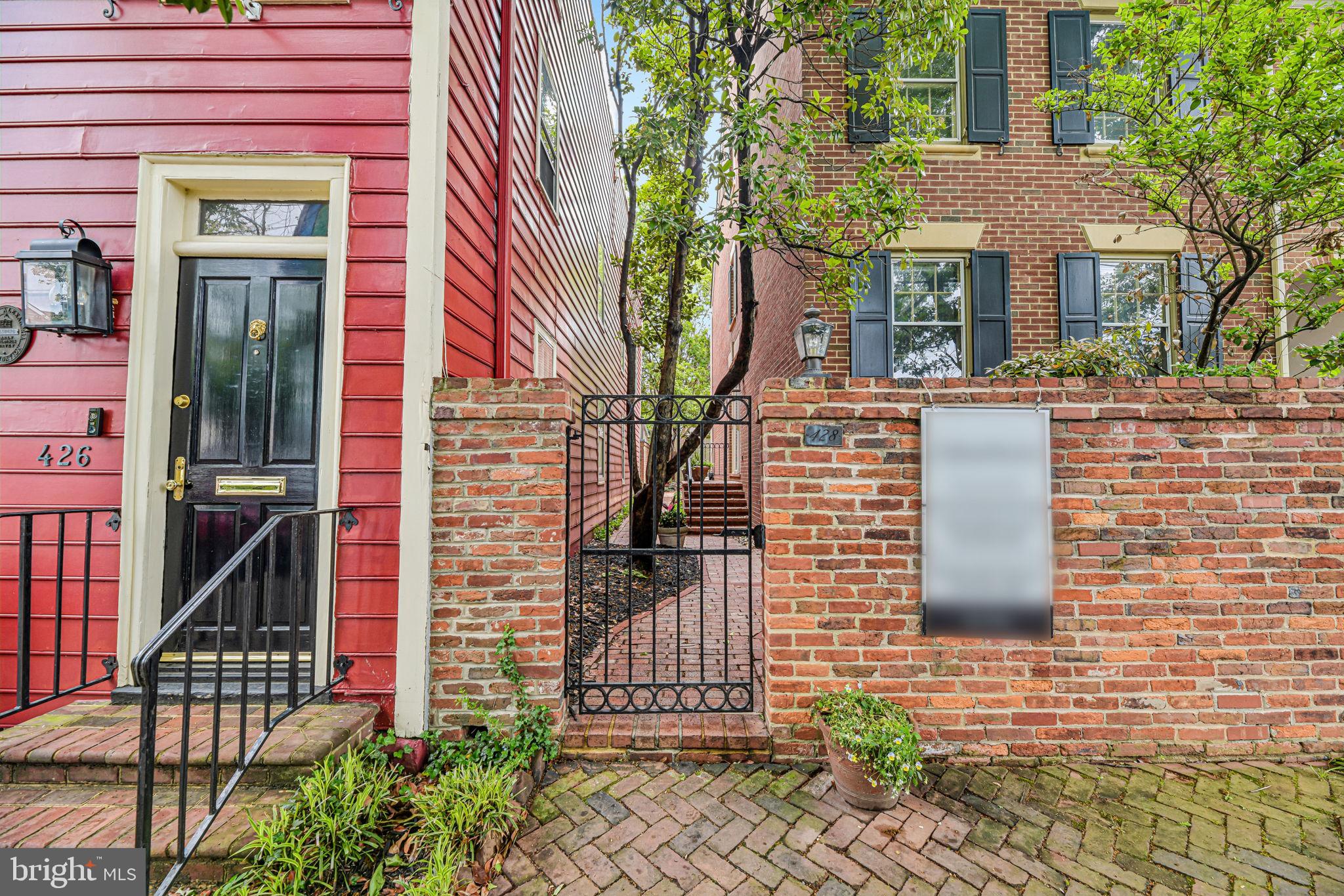 428 S FAIRFAX STREET
